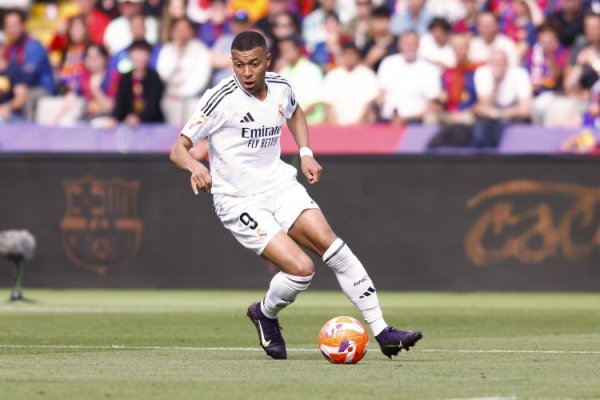 Mbappe surpassed Lewandowski for 41 goals, becoming the player with the most goals in the official matches of the five major leagues this season