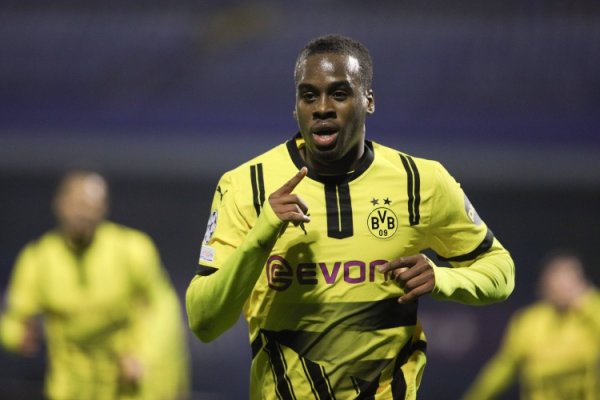 Reporter: Chelsea prioritizes signing new left winger, Gittens is an important goal