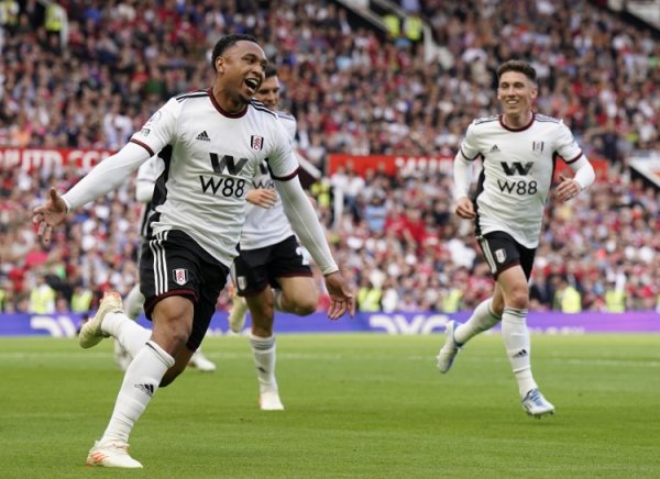 talkSPORT: Everton seeks to sign free of Fulham fullback Tate, Walker s prospect of joining is on hold