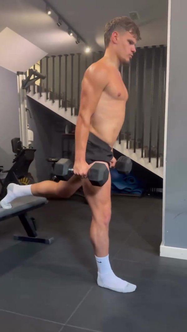 I was not idle even on vacation! Red Army new aid Kolkz posted a fitness video, full of tendons