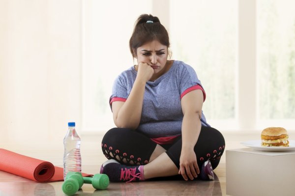 What should I do if my face is hydrated when I wake up in the morning? Coffee, dark chocolate... Nutritionists disclose four major types of foods that can quickly remove hydration and kidneys. Don&