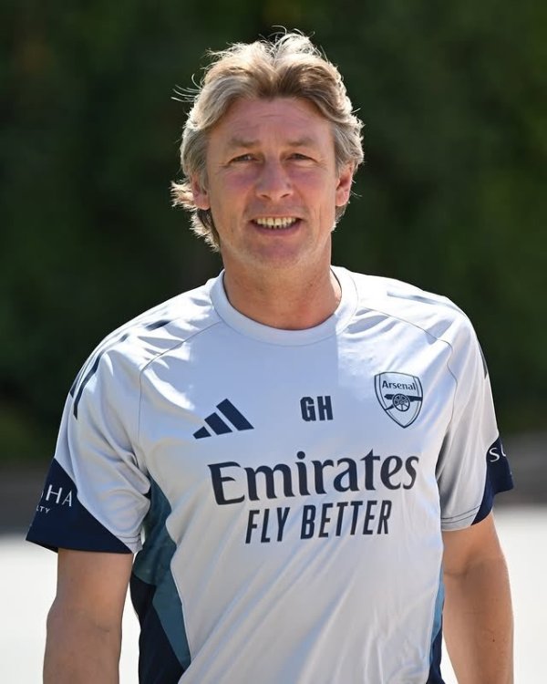 One call is answered 😂After the official announcement of Heinze, Arsenal s first team now has 4 