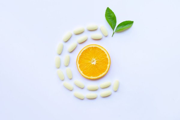 When is the best time to take vitamin C? Which foods contain vitamin C? What should vitamin C be taken with?