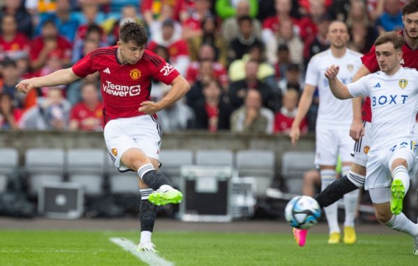 Official: Manchester United loaned 20-year-old midfielder Dan Gore to join the League One team Rotherham