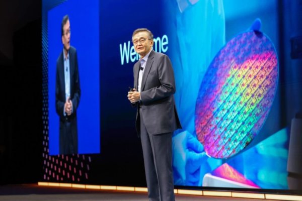Intel Technology Tour moved to Phoenix for the first time, with Panther Lake and Clearwater Forest leader appearing