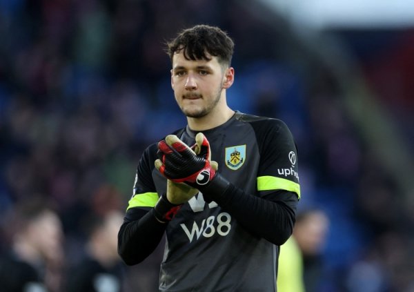 Romano: Burnley goalkeeper Trafford undergoes a medical examination in Manchester City today, with a transfer fee of £27m