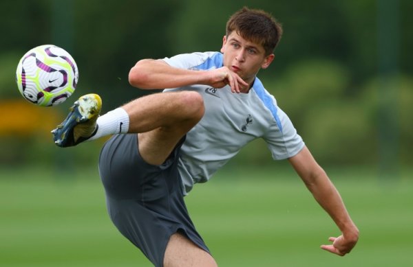 Reporter: Many clubs are interested in loaning Tottenham young player Moore, the most likely next home is a wanderer