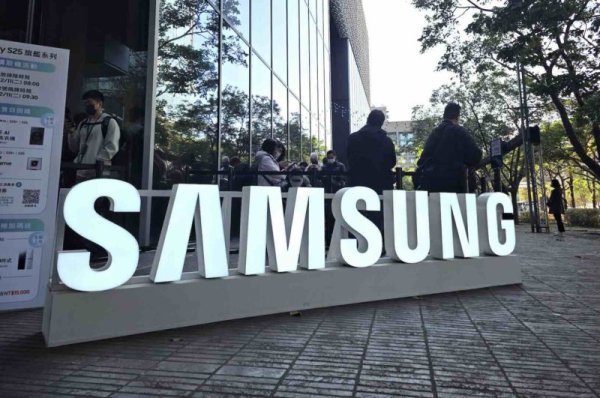 Years of DRAM dominance ended by SK Hynix, Samsung s market share fell the biggest in history