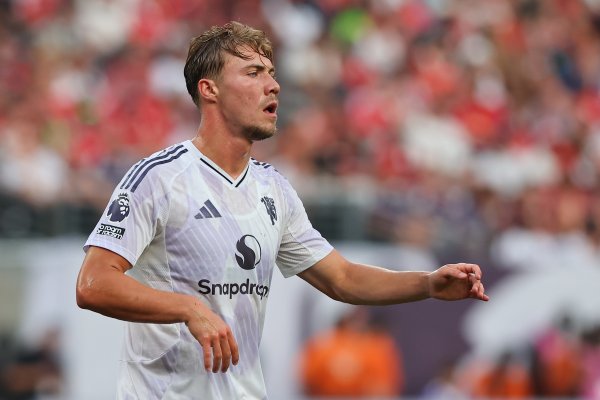 Romano: Manchester United & Naples is making rapid progress on Hoylen and soon reached a loan + buyout agreement