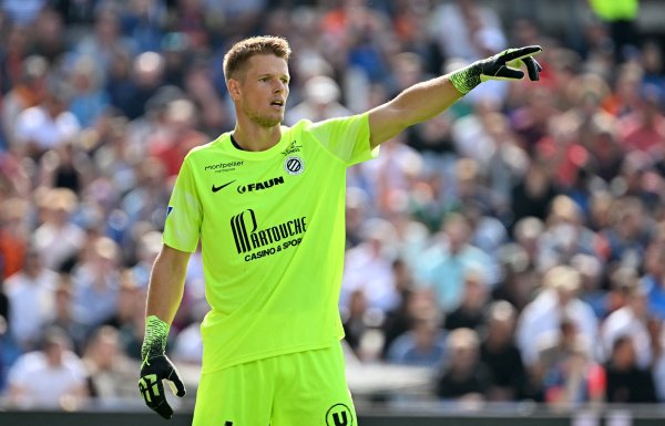 Desky: Leicester City offers a 31-year-old goalkeeper Omlin, and Borussia Mönchengladbach hopes to join the buyout clause