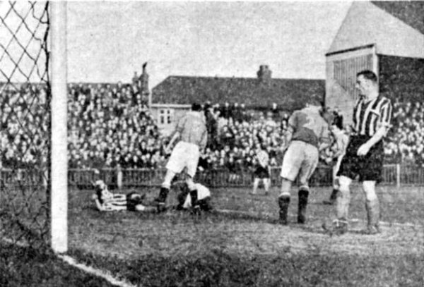 Haven t met in 77 years! In 1948, Manchester United 1-1 Greensby, the Red Devils won only 4 games in 16 games in history
