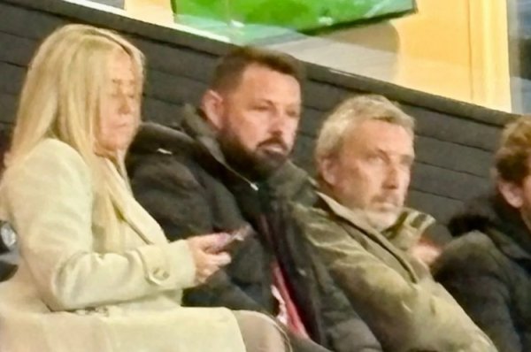 Manchester United s new youth training director Topie watches the U21 echelon game, Manchester United beats Bibati 2-1