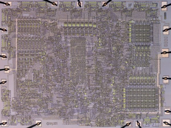 Micro art reappears! Collector stitched together 216 photos to restore Intel s first 8-bit processor i8008
