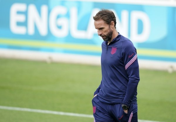 Southgate talks about missing a penalty kick in the 1996 European Cup: When I went to take the penalty kick, I kept thinking about what to do if I missed it.