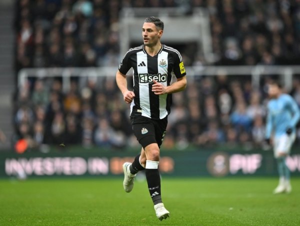 De Sky: Newcastle defender Schaal s contract expires next year and he may leave the team in the winter window