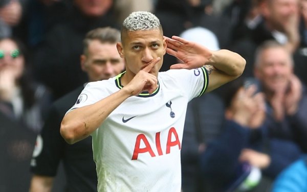 35.3 yards long shot! Richarlison became the second player to score the longest goal in the North London Derby in the Premier League in the 2006-07 season.